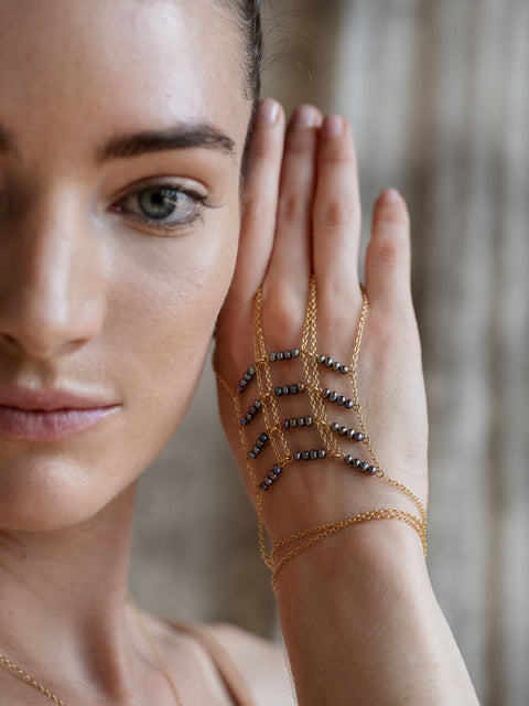 Escaleras triples para la cadena de mano Bliss Pearl 
