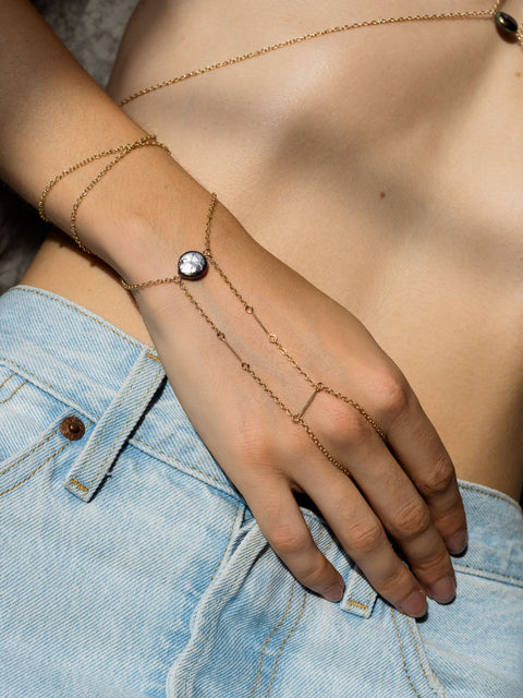 Center Point Hand Chain Pearl
